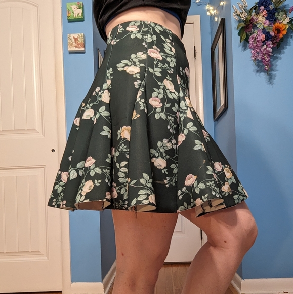 Lauren Conrad pleated garden skirt - Picture 2 of 11